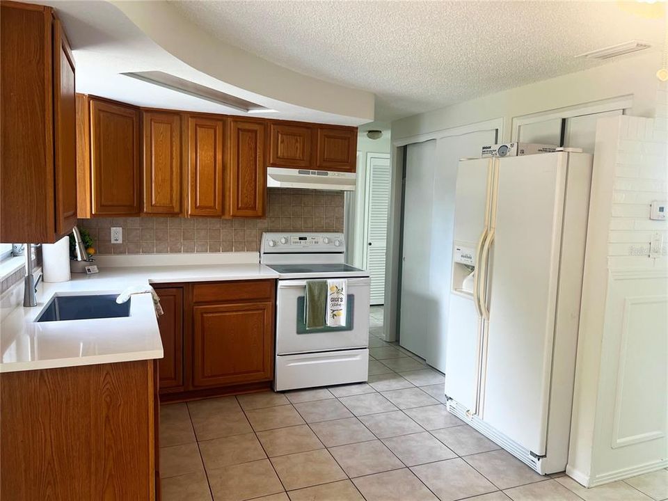 For Sale: $225,000 (2 beds, 1 baths, 1024 Square Feet)