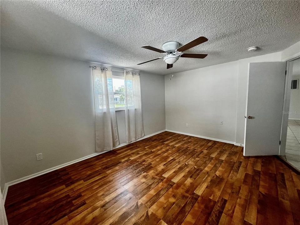 For Sale: $225,000 (2 beds, 1 baths, 1024 Square Feet)