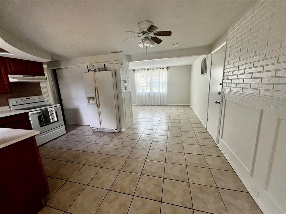 For Sale: $225,000 (2 beds, 1 baths, 1024 Square Feet)