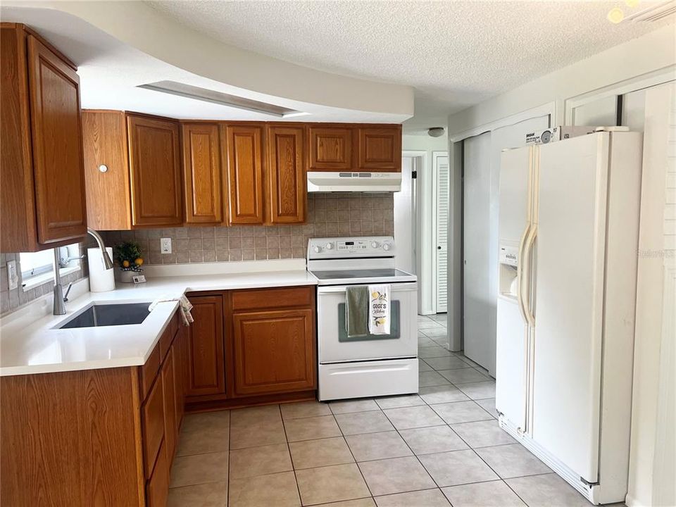 For Sale: $225,000 (2 beds, 1 baths, 1024 Square Feet)