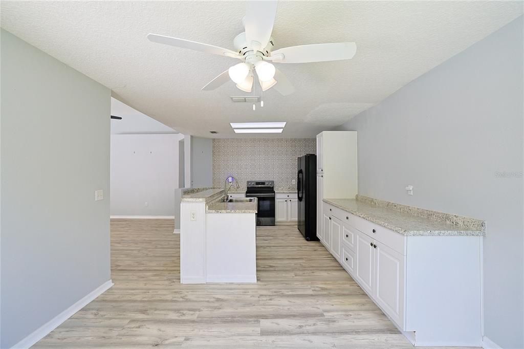 Active With Contract: $379,900 (3 beds, 2 baths, 1672 Square Feet)