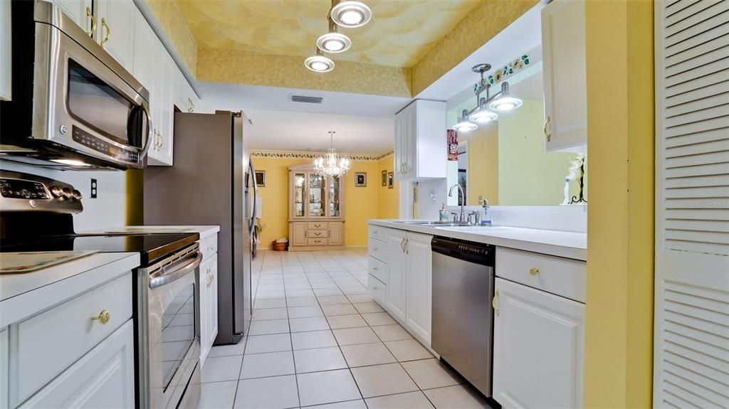 For Sale: $399,900 (2 beds, 2 baths, 2153 Square Feet)