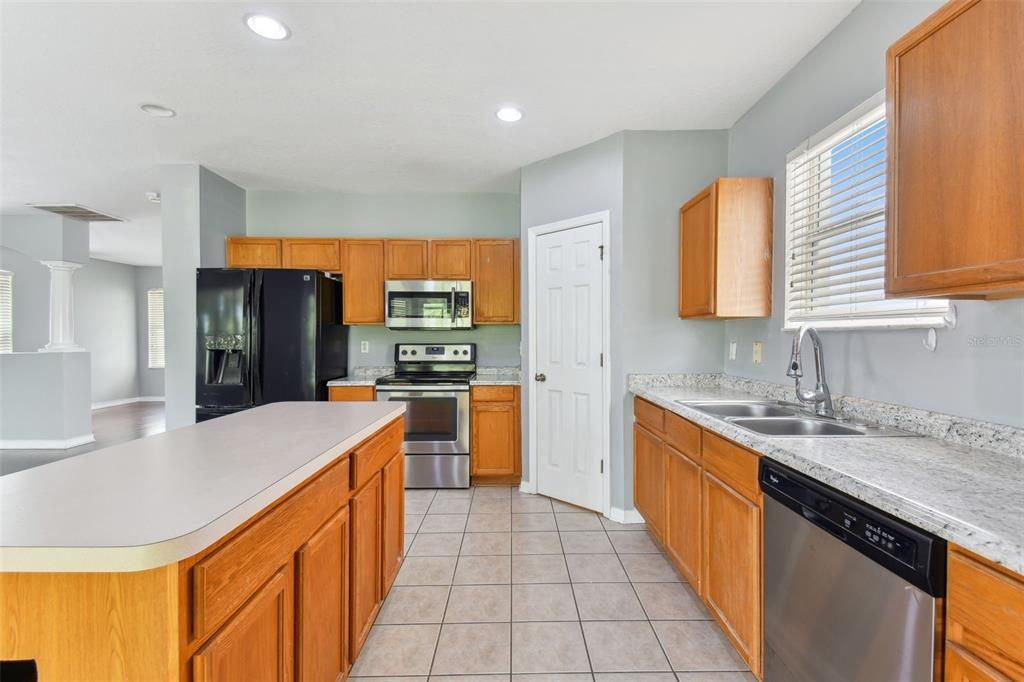 For Sale: $405,000 (4 beds, 2 baths, 2319 Square Feet)