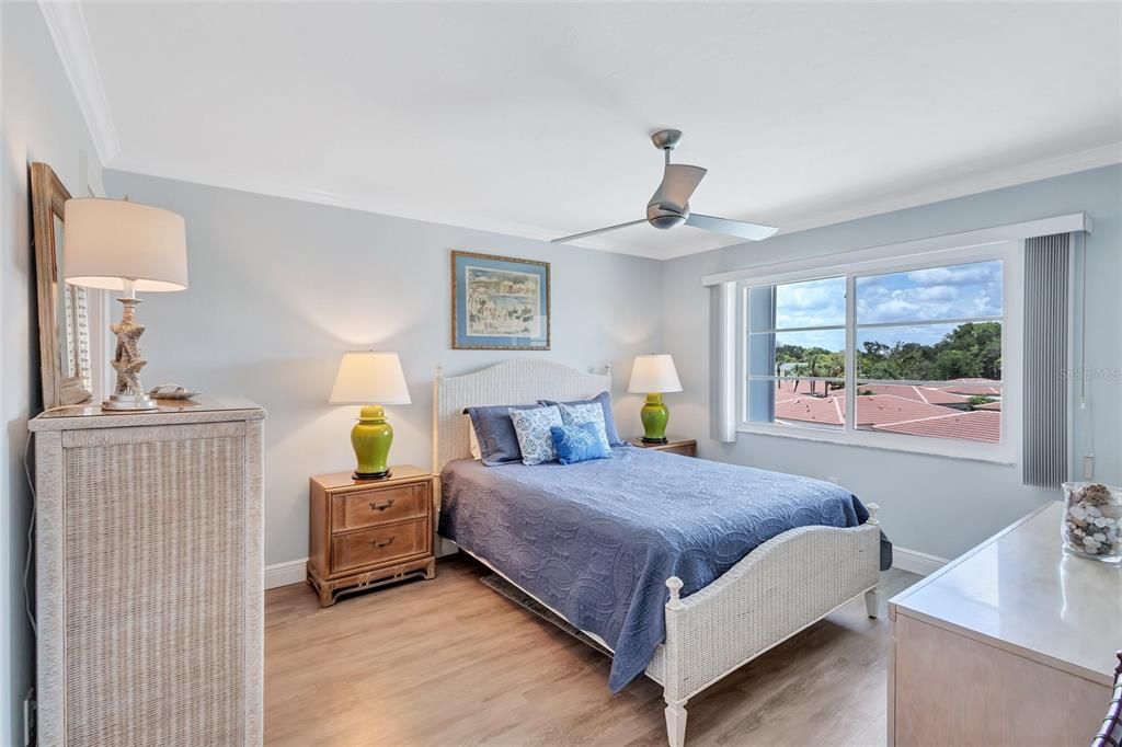 For Sale: $550,000 (2 beds, 2 baths, 980 Square Feet)