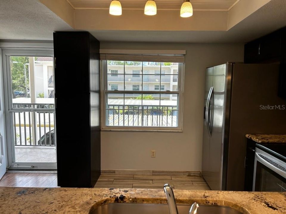 For Sale: $175,000 (2 beds, 2 baths, 1044 Square Feet)