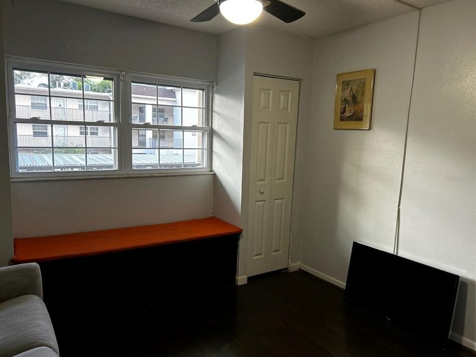 For Sale: $175,000 (2 beds, 2 baths, 1044 Square Feet)