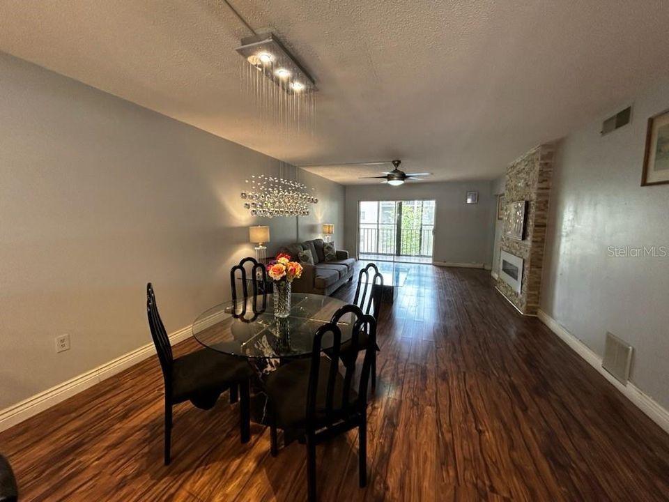 For Sale: $175,000 (2 beds, 2 baths, 1044 Square Feet)