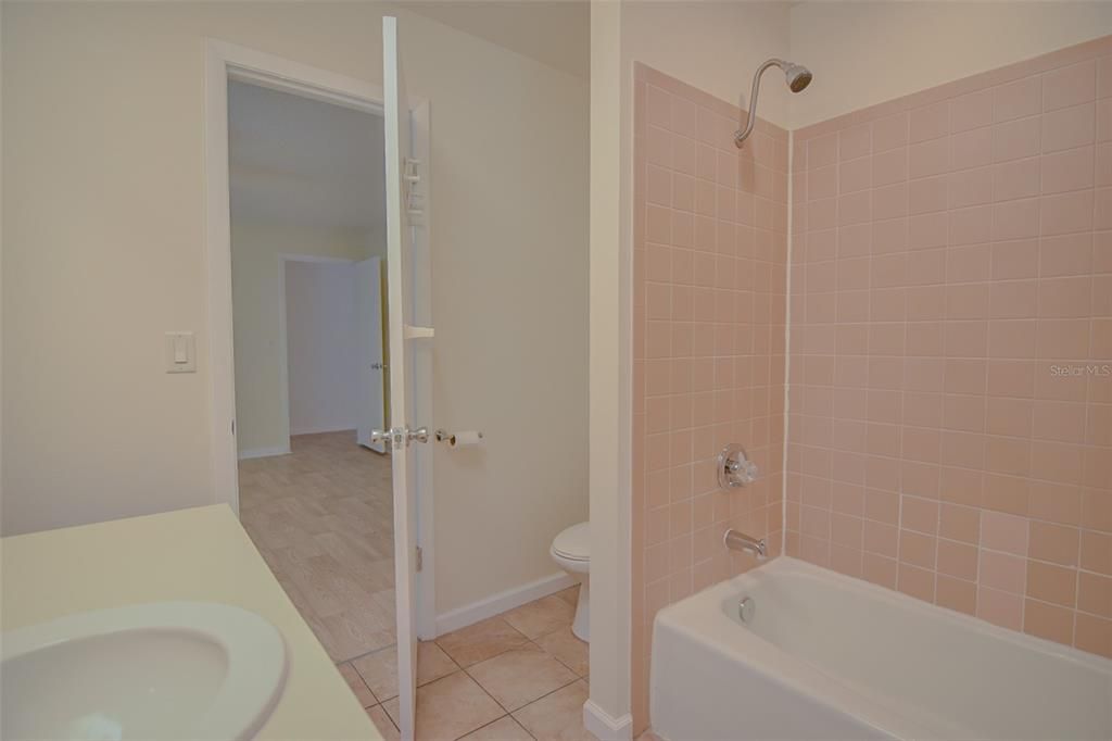 For Rent: $2,100 (3 beds, 2 baths, 1657 Square Feet)