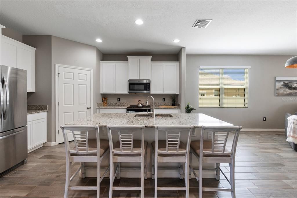 For Sale: $684,000 (5 beds, 2 baths, 2939 Square Feet)