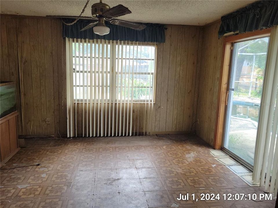 For Sale: $180,000 (3 beds, 1 baths, 1526 Square Feet)
