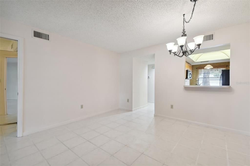 For Sale: $259,000 (2 beds, 2 baths, 1140 Square Feet)