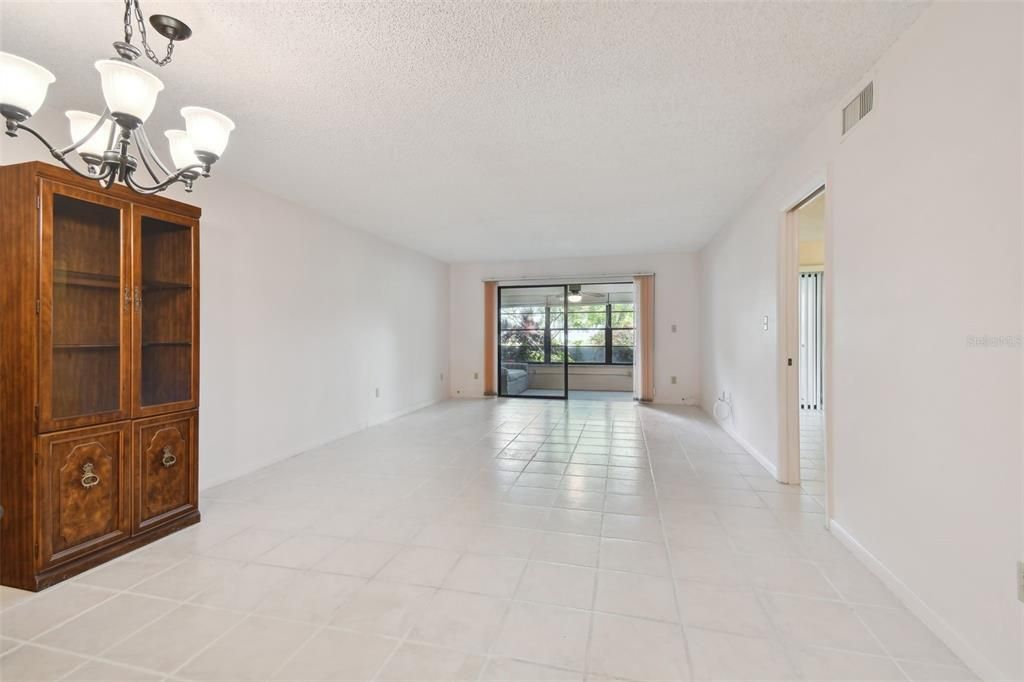 For Sale: $259,000 (2 beds, 2 baths, 1140 Square Feet)