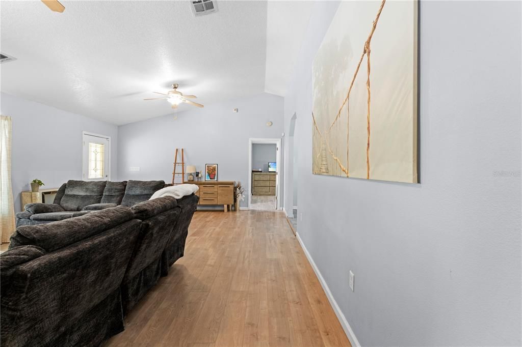 Active With Contract: $499,977 (3 beds, 2 baths, 1860 Square Feet)