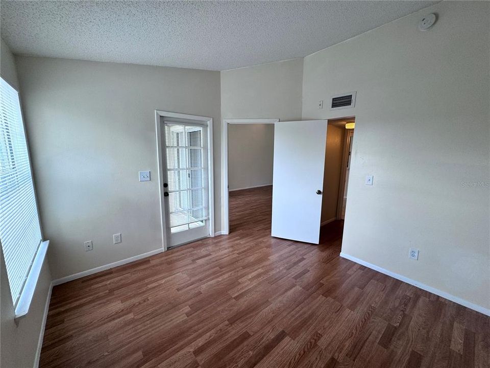 For Rent: $1,250 (1 beds, 1 baths, 526 Square Feet)