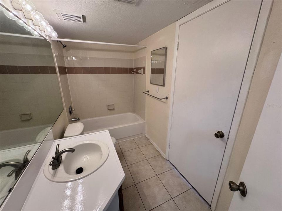 For Rent: $1,250 (1 beds, 1 baths, 526 Square Feet)