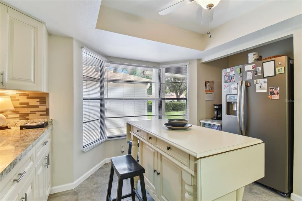 For Sale: $300,000 (2 beds, 2 baths, 1346 Square Feet)