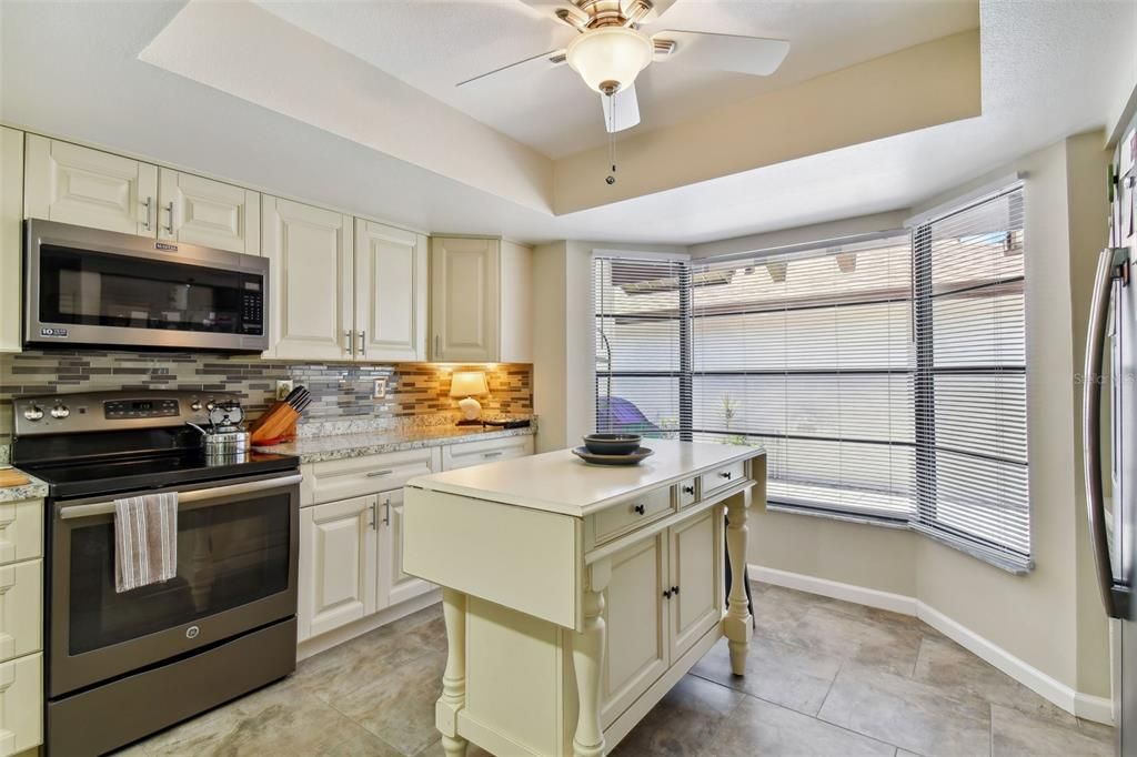 For Sale: $300,000 (2 beds, 2 baths, 1346 Square Feet)