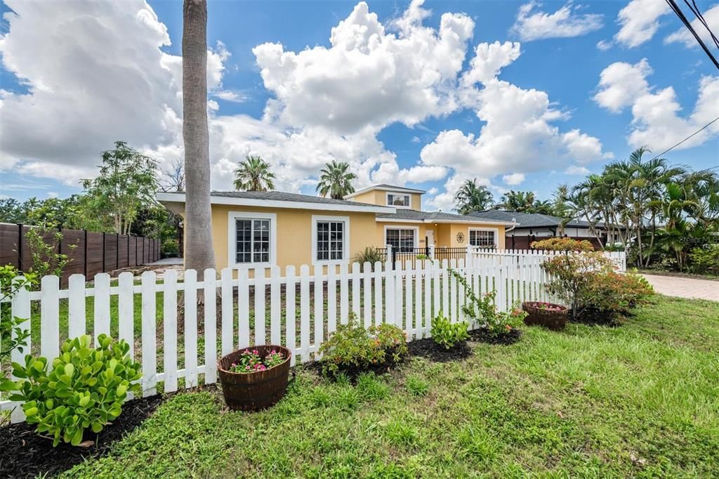 For Sale: $929,000 (3 beds, 2 baths, 2138 Square Feet)