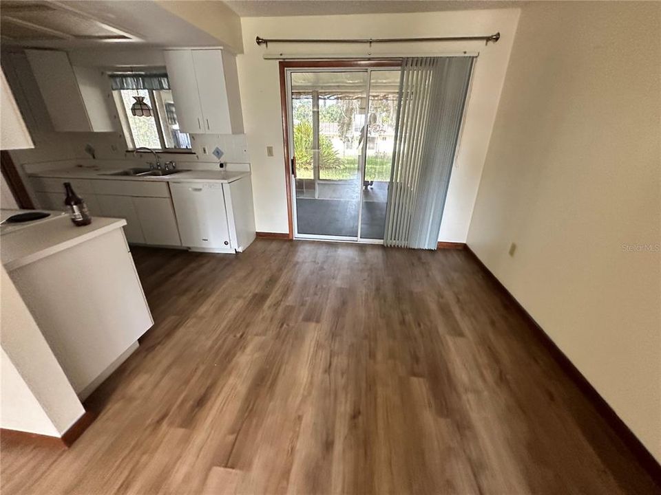 For Rent: $1,300 (2 beds, 2 baths, 864 Square Feet)