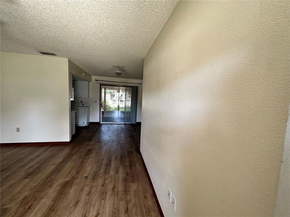 For Rent: $1,300 (2 beds, 2 baths, 864 Square Feet)