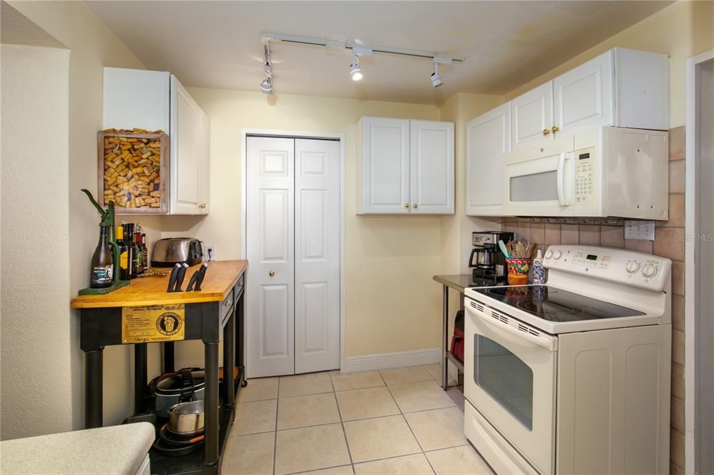 For Sale: $445,000 (3 beds, 2 baths, 2342 Square Feet)