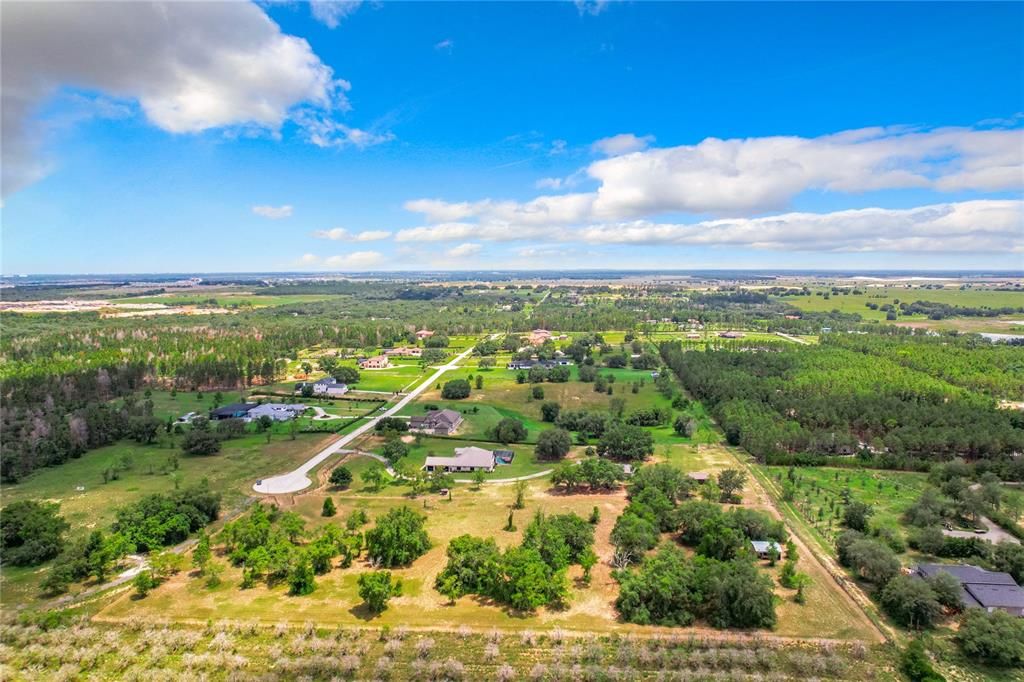 На продажу: $2,497,900 (5.11 acres)