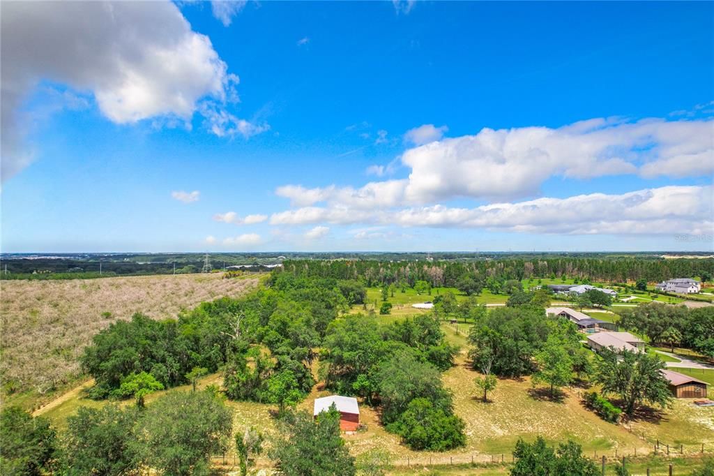 На продажу: $2,497,900 (5.11 acres)