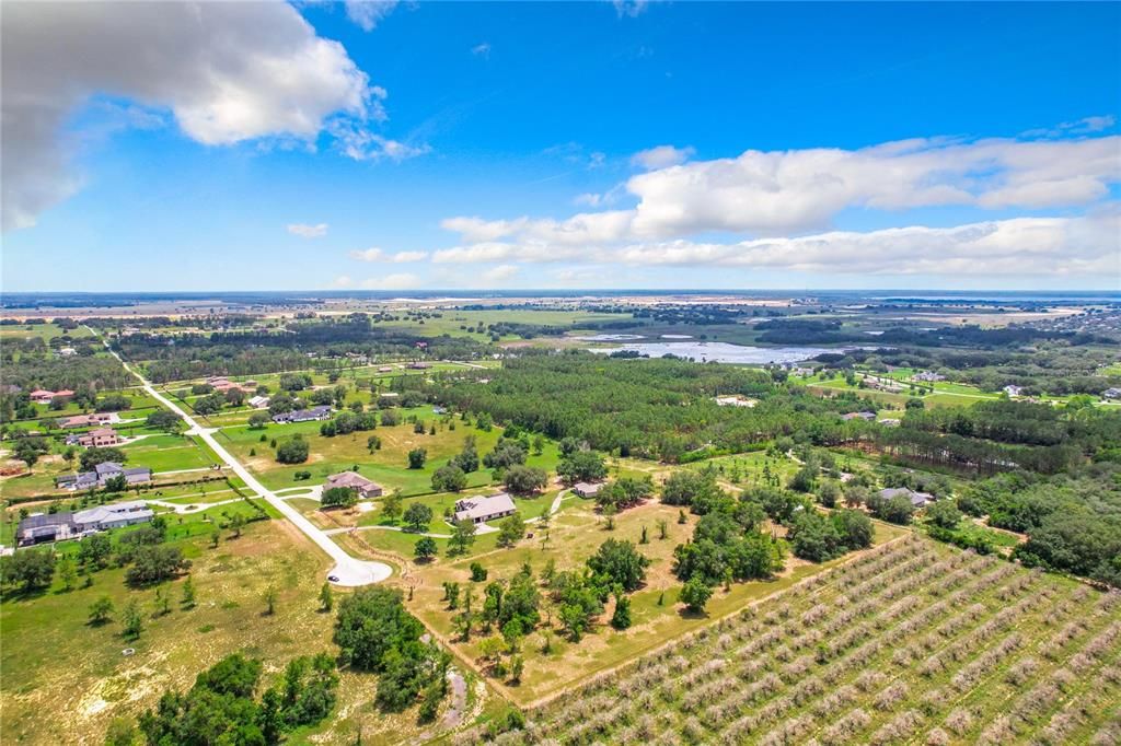 На продажу: $2,497,900 (5.11 acres)