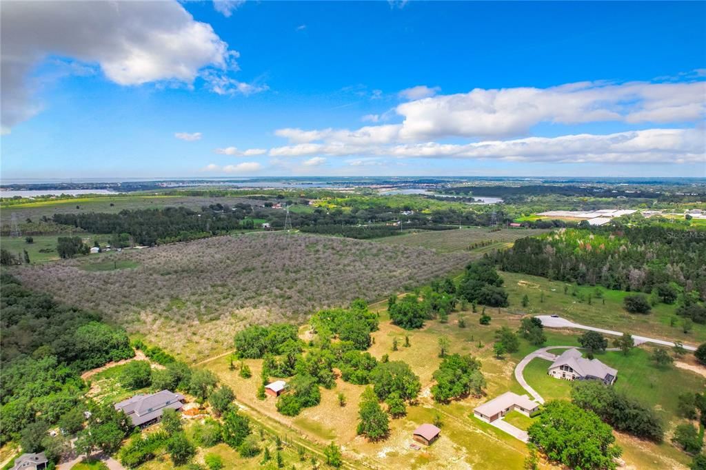 На продажу: $2,497,900 (5.11 acres)