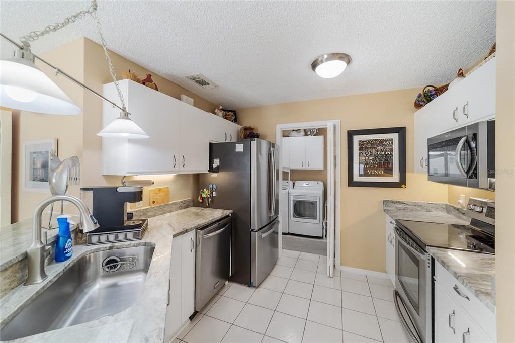 For Sale: $293,000 (2 beds, 2 baths, 1143 Square Feet)