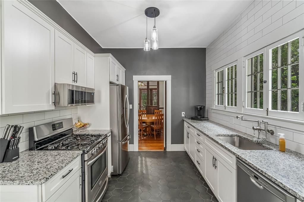 Light and bright kitchen windows and lighting