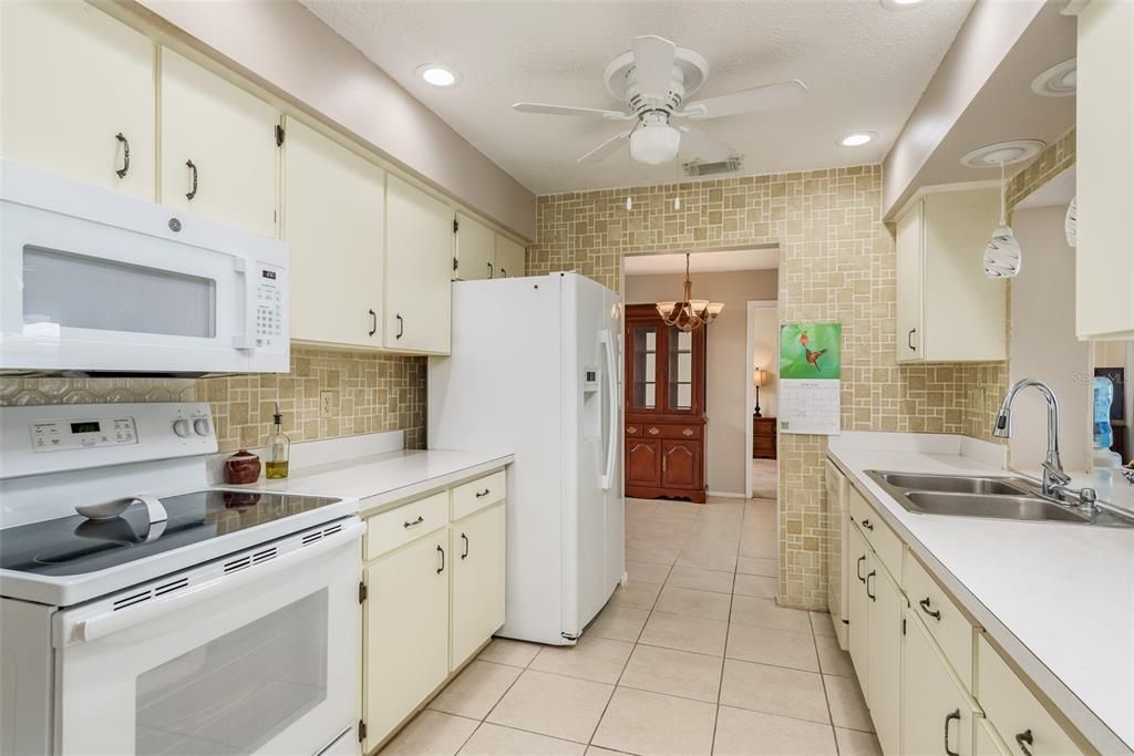 For Sale: $399,500 (2 beds, 2 baths, 1652 Square Feet)