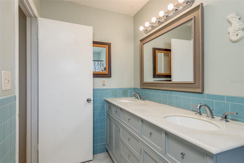 For Sale: $399,500 (2 beds, 2 baths, 1652 Square Feet)