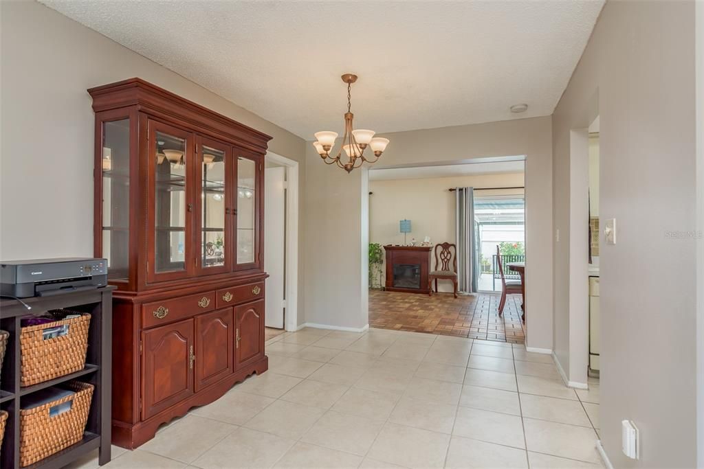 For Sale: $399,500 (2 beds, 2 baths, 1652 Square Feet)