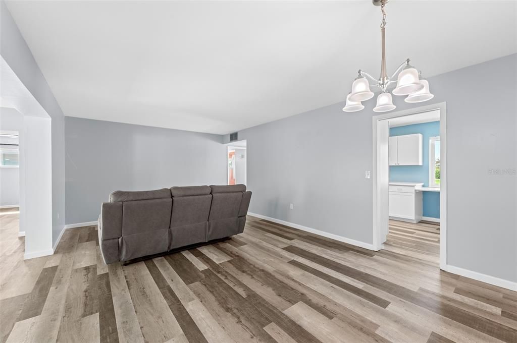 For Sale: $369,900 (2 beds, 2 baths, 1424 Square Feet)