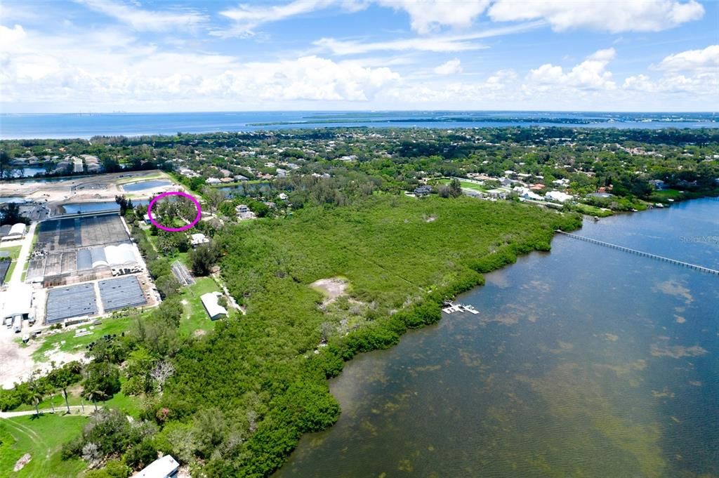 На продажу: $549,000 (0.65 acres)