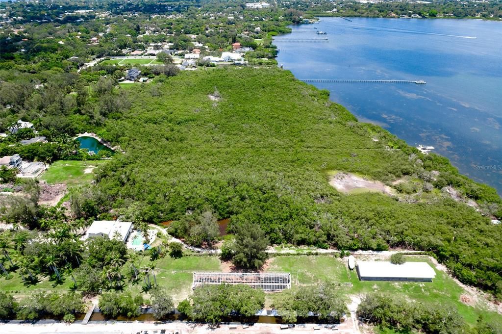 На продажу: $549,000 (0.65 acres)