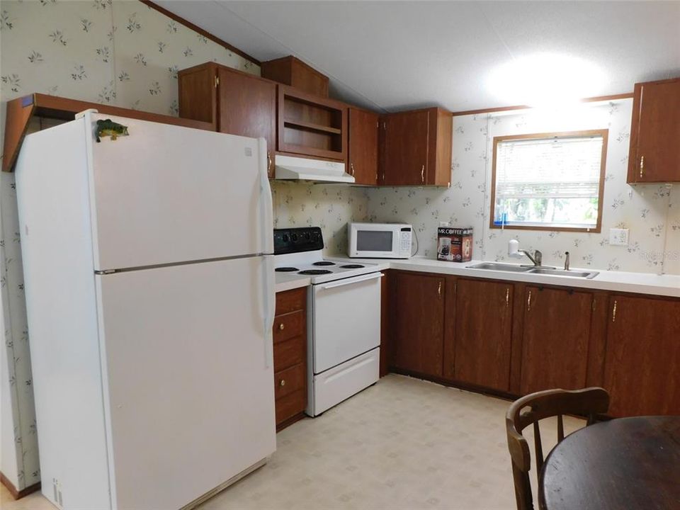 For Sale: $295,000 (3 beds, 2 baths, 1080 Square Feet)