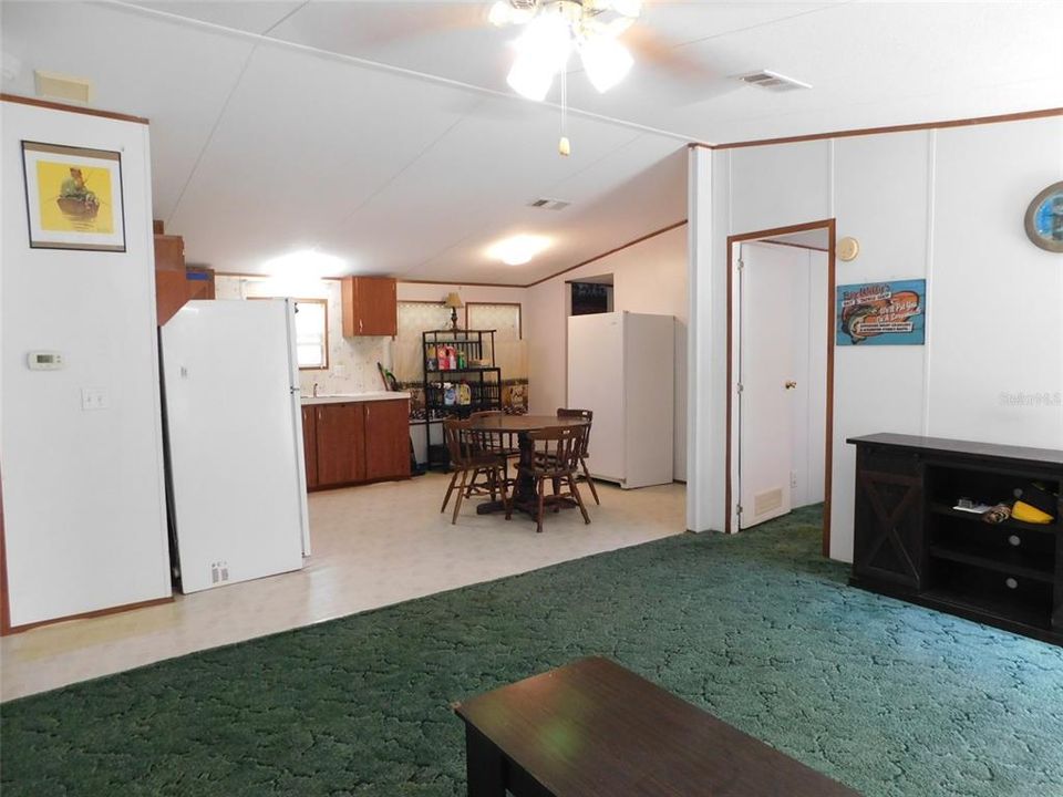 For Sale: $295,000 (3 beds, 2 baths, 1080 Square Feet)