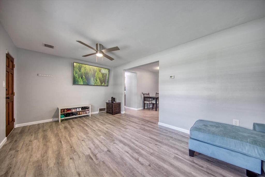 For Sale: $395,000 (3 beds, 2 baths, 1308 Square Feet)