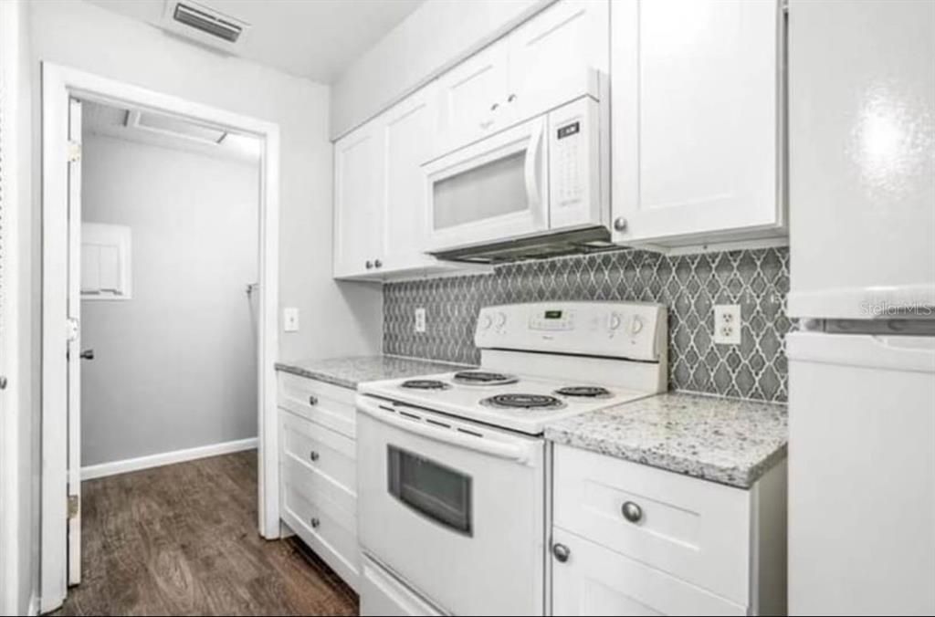 For Sale: $230,000 (2 beds, 2 baths, 1139 Square Feet)