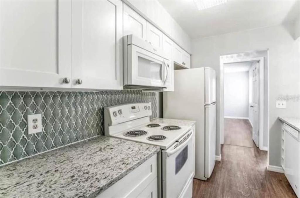 For Sale: $230,000 (2 beds, 2 baths, 1139 Square Feet)