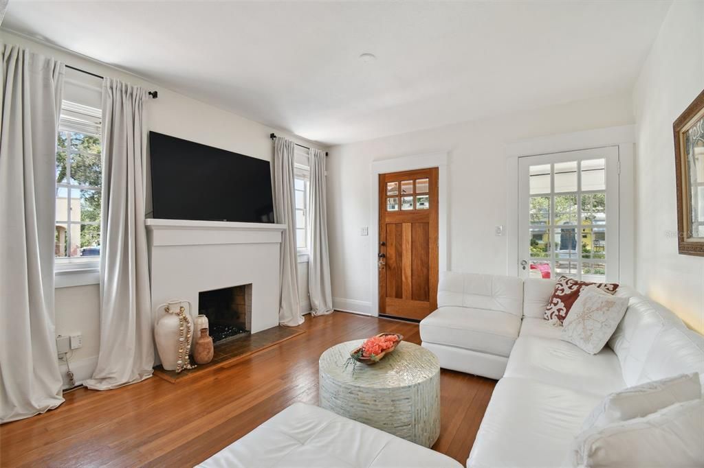 Active With Contract: $769,000 (3 beds, 2 baths, 1380 Square Feet)