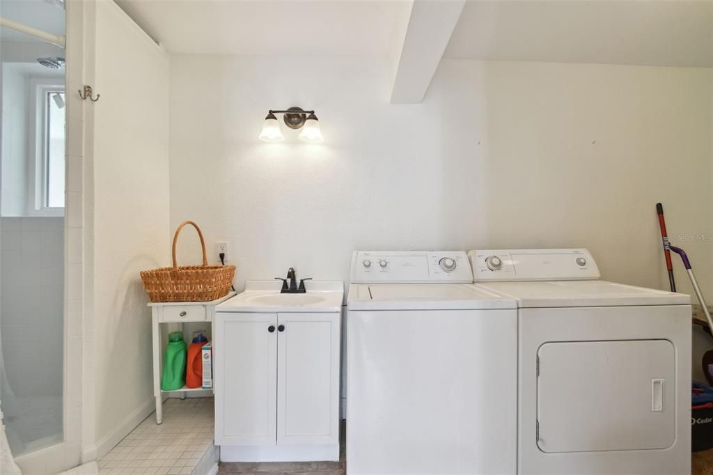Active With Contract: $769,000 (3 beds, 2 baths, 1380 Square Feet)