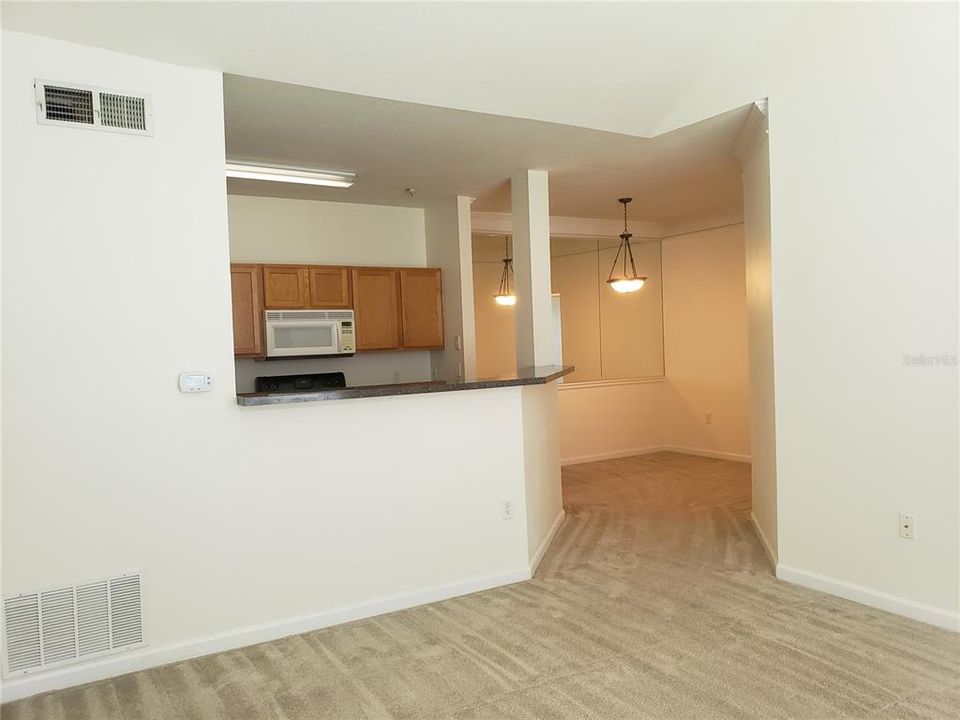 For Rent: $1,400 (1 beds, 1 baths, 794 Square Feet)