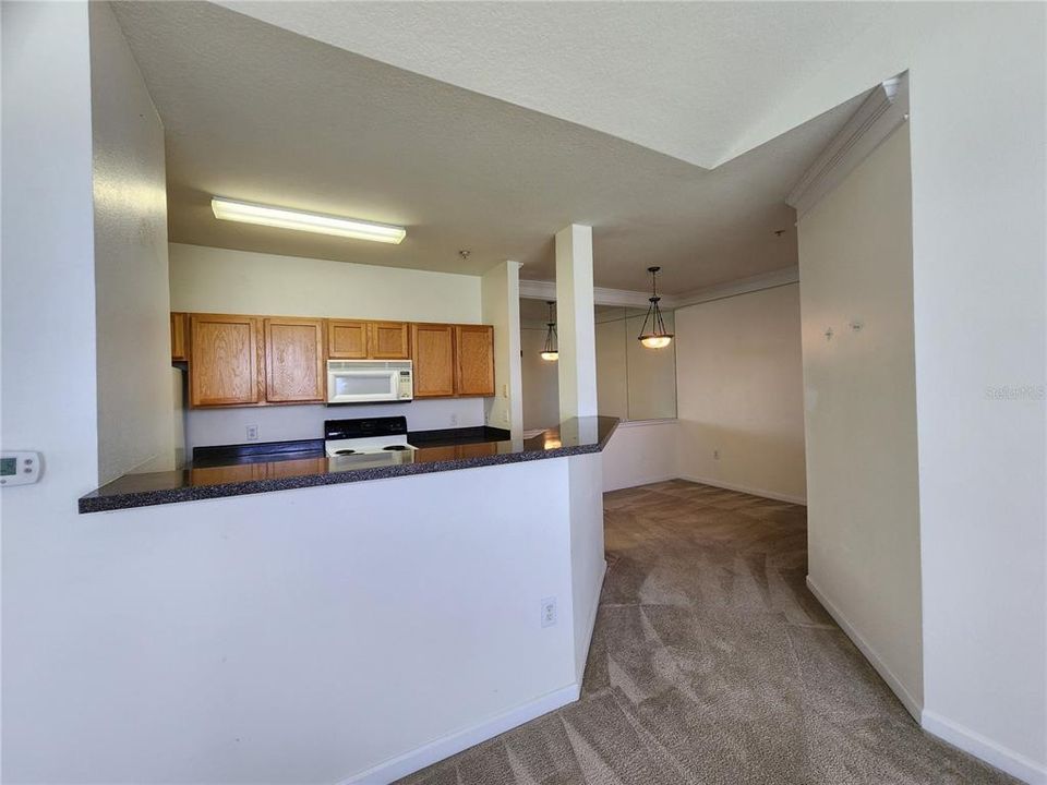 For Rent: $1,400 (1 beds, 1 baths, 794 Square Feet)