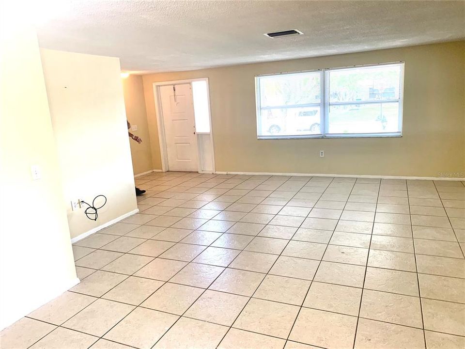 For Rent: $1,895 (3 beds, 2 baths, 1383 Square Feet)