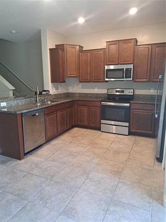 For Rent: $2,250 (3 beds, 2 baths, 1663 Square Feet)