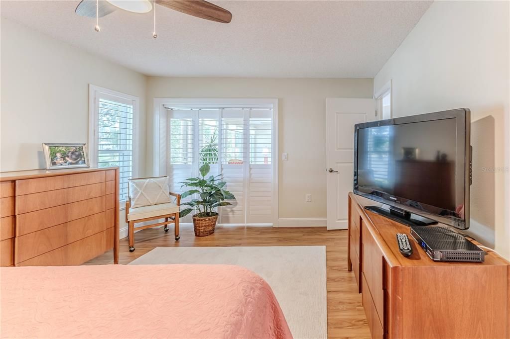 For Sale: $239,900 (2 beds, 2 baths, 1439 Square Feet)