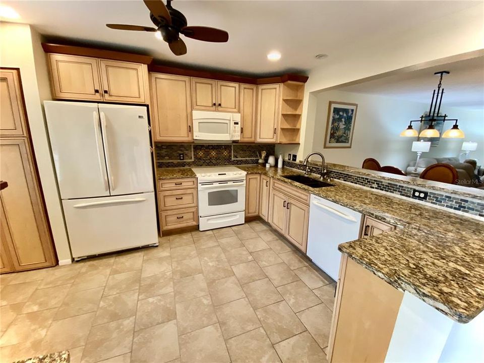 For Sale: $325,000 (2 beds, 2 baths, 1285 Square Feet)